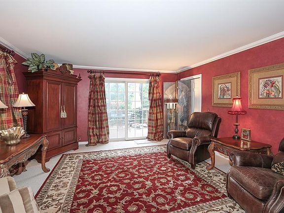 5th image of 77 W Hill Ln