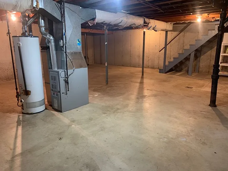 822 Dwight St — Photo 15
