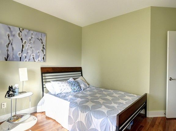 4th image of 109 Main St #1406
