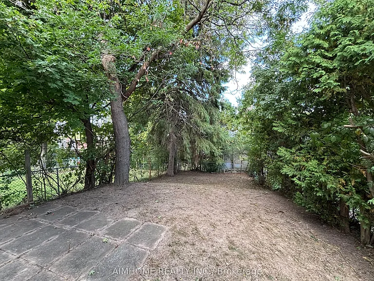 29 Snowshoe Cres — Photo 8
