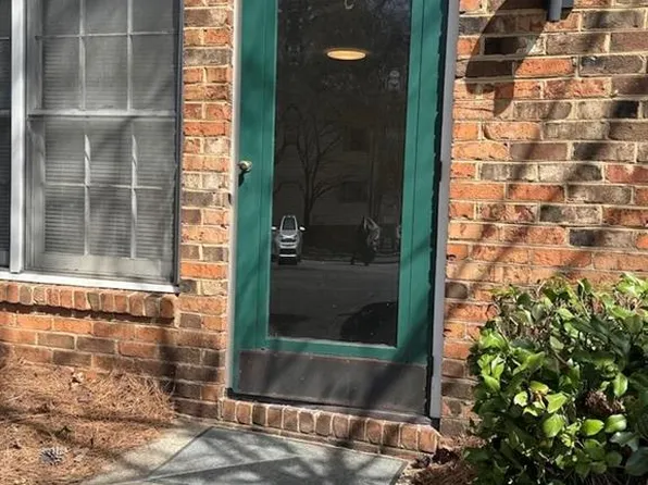 2810 Pelham Pl APT F, Winston Salem, NC 27106