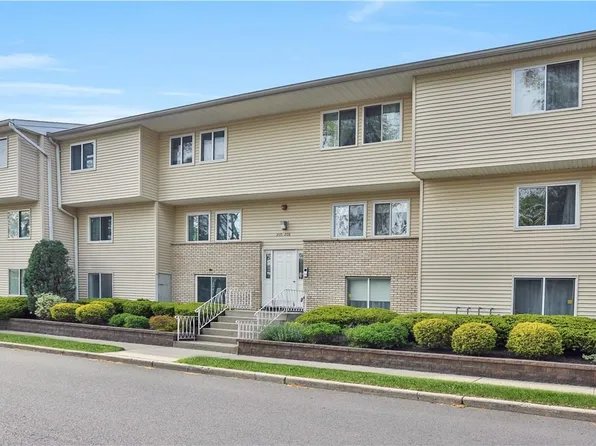 25 College Avenue #207, Nanuet, NY 10954