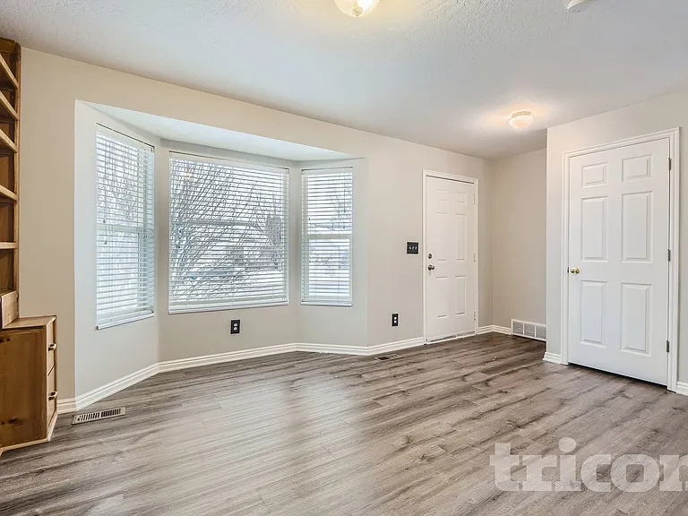 725 N 1010 W — Photo 16
