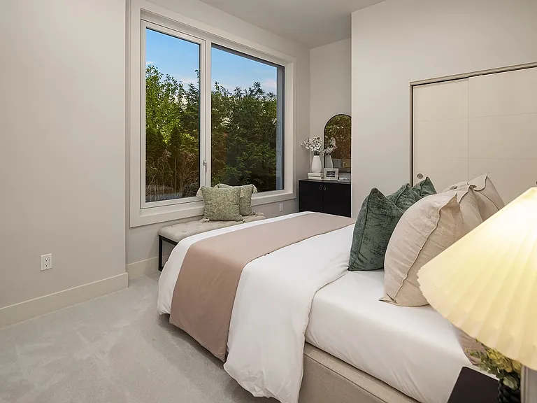 8243 W Mercer Way — Photo 36