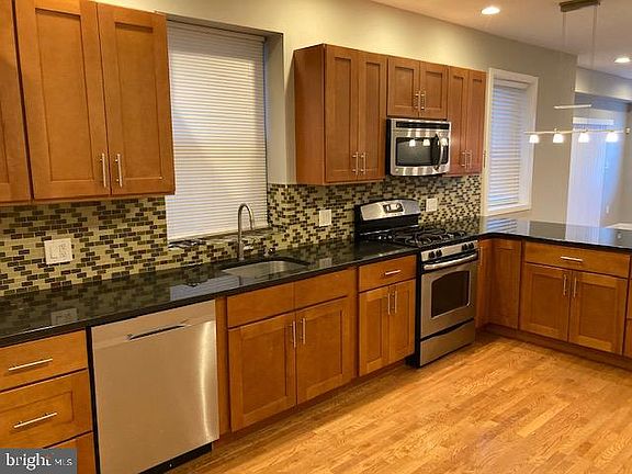 3rd image of 1034 E Columbia Ave #1