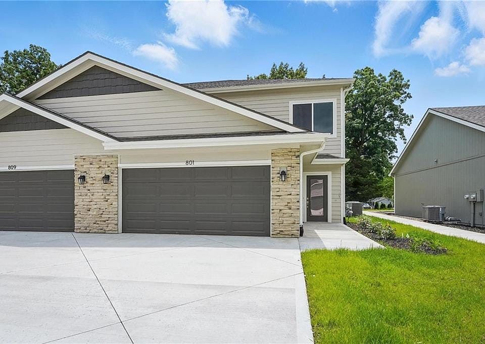 1st image of 801 Highland Dr
