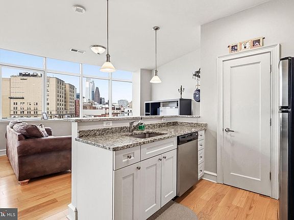4th image of 201 N 8th St APT 505