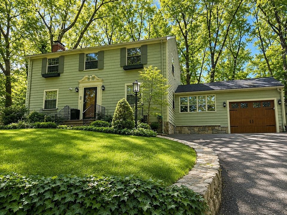 1st image of 34 Blossomcrest Rd