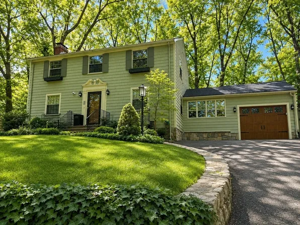 34 Blossomcrest Rd, Lexington, MA 02421
