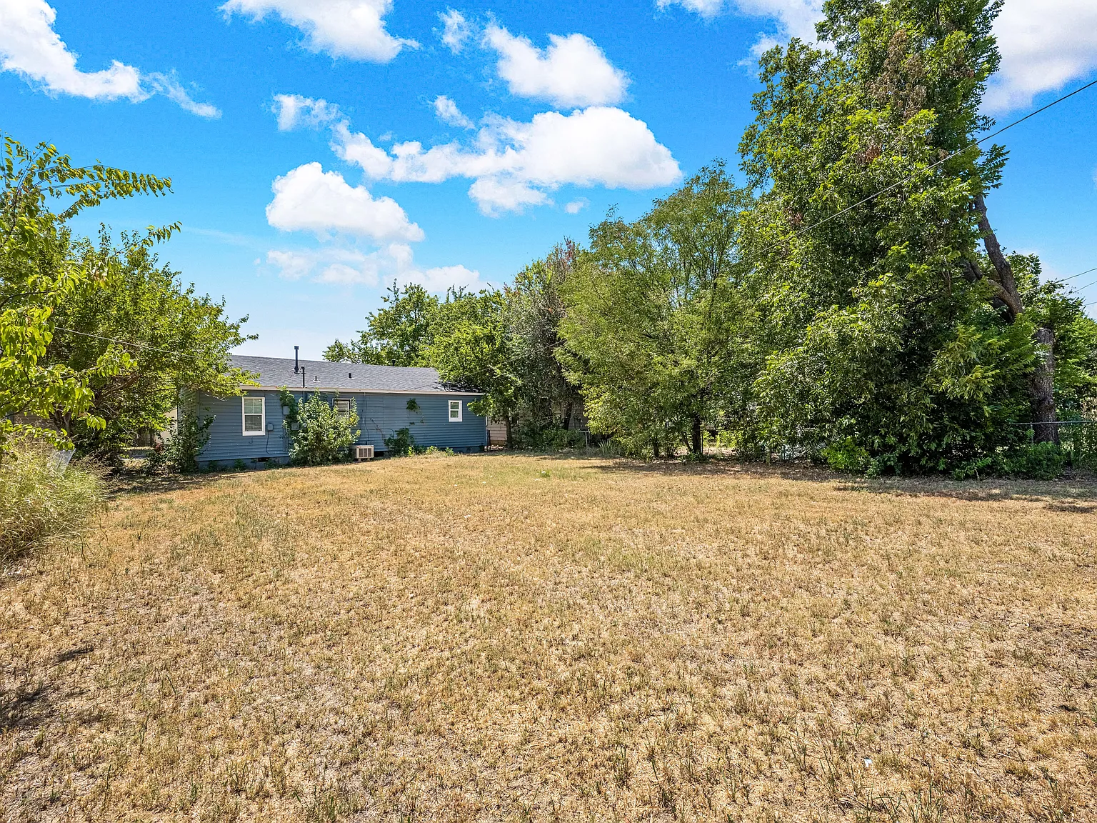 3 bed, 1000 sqft, $1,250 — Photo 3