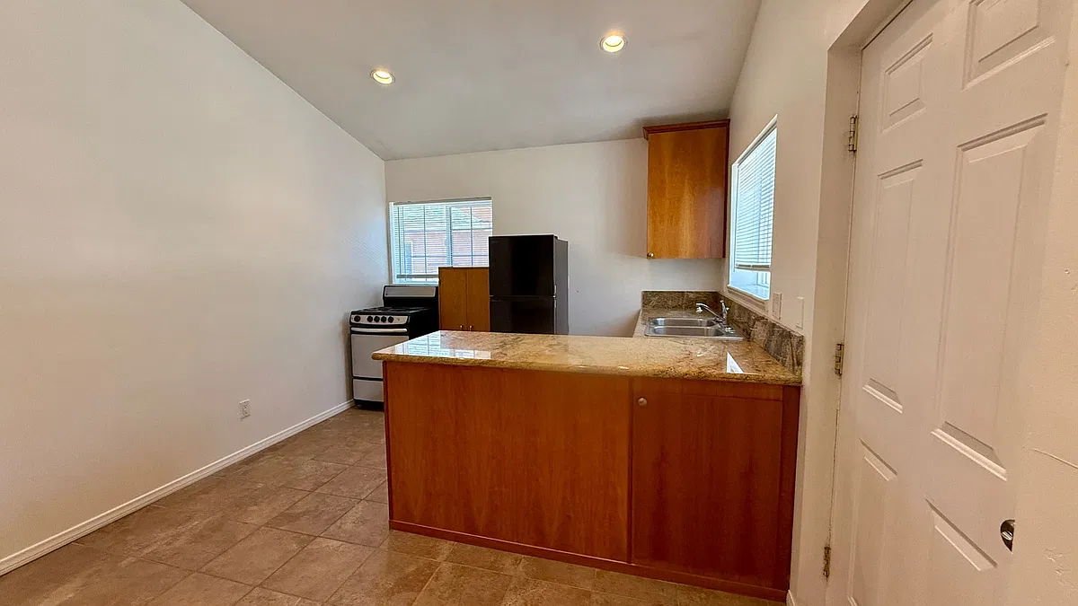 Building Photo - 1328 Midway Dr