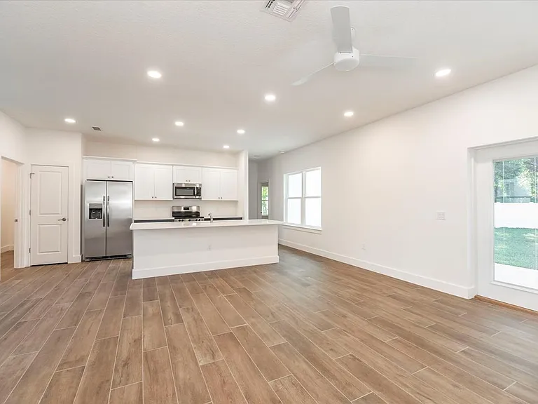 1709 Holly Rd — Photo 14