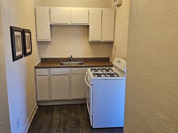 4th image of 2400 Benton Blvd #203