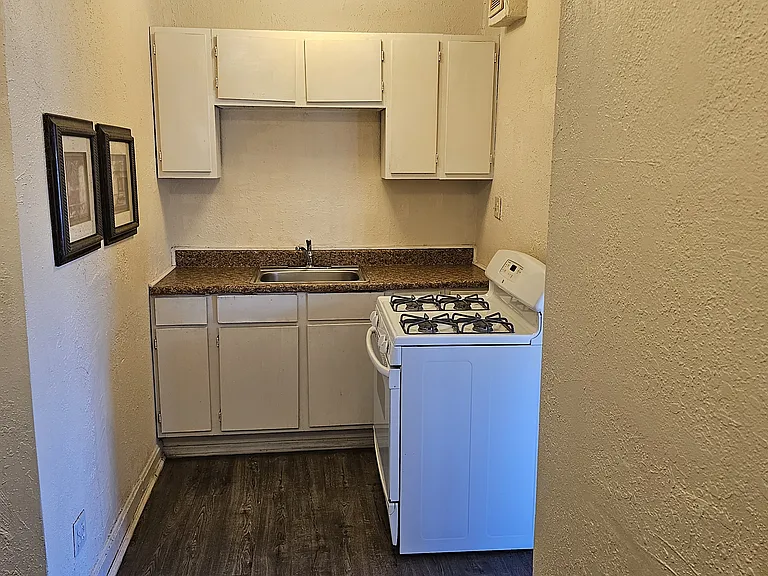2400 Benton Blvd #203 — Photo 4