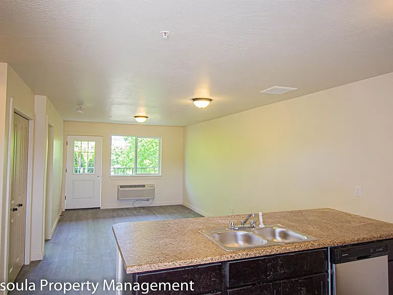 American Way Apartments — Photo 5
