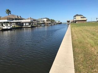 1145 Lagoon Dr, Crystal Beach, TX 77650
