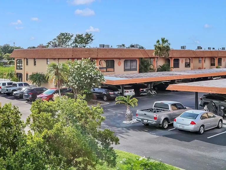 10192 Seminole Island Dr — Photo 1