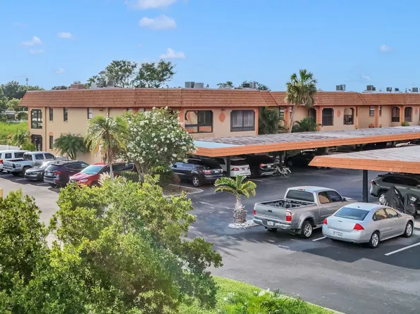 10192 Seminole Island Dr, Largo, FL 33773