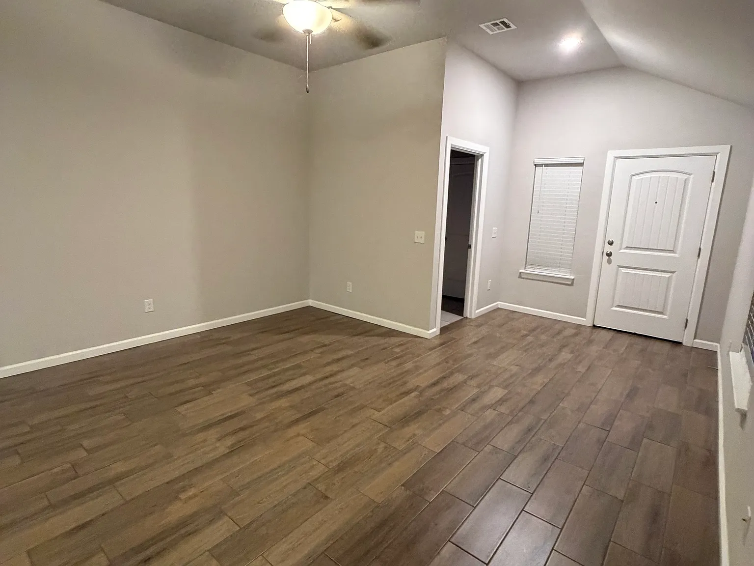 3 bed, 1257 sqft, $2,000 — Photo 4