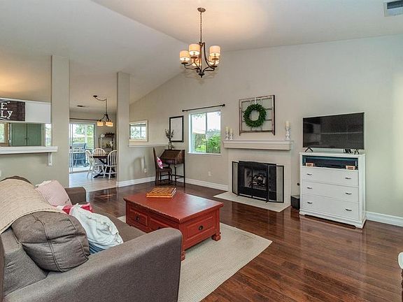 3rd image of 197 Lindquist St