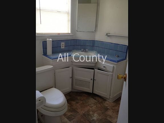 4th image of 1319 W 107th St