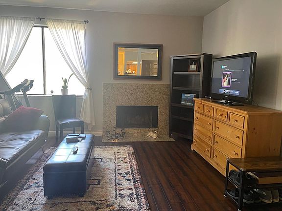 5th image of 2743 Cort Ave