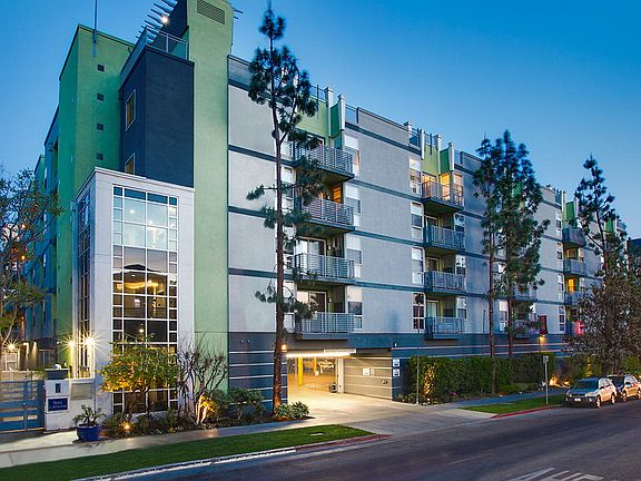 3rd image of 690 S Catalina St #2229403