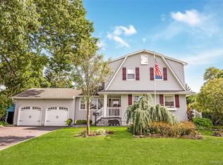 60 Jaycox Avenue, Islip, NY 11751