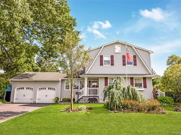 60 Jaycox Avenue, Islip, NY 11751