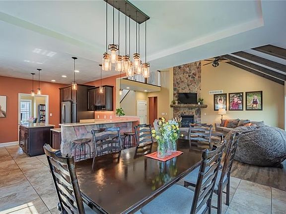 4th image of 1140 Chaucer Dr