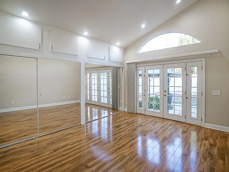 6942 Alcove Ave — Photo 5