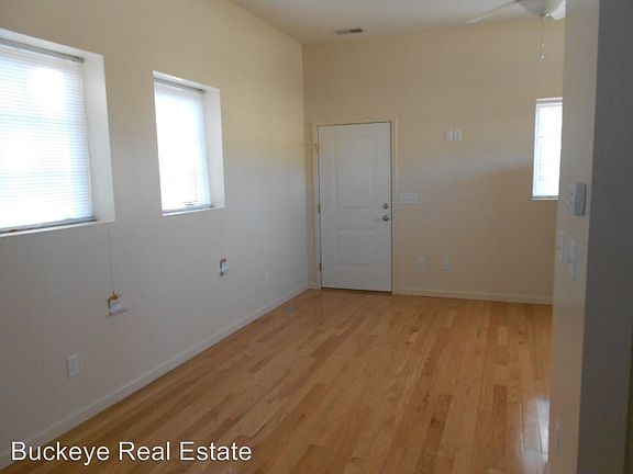 3rd image of 194 E Lane Ave