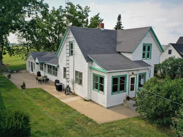 301 Ratzlaff St, Harvard, IL 60033