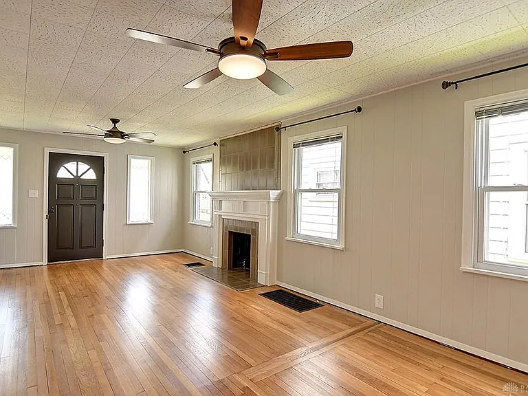 523 Watervliet Ave — Photo 3