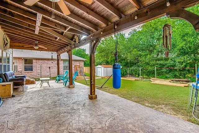 4 bed, 2.5 bath, 2050 sqft, $2,600 — Photo 4