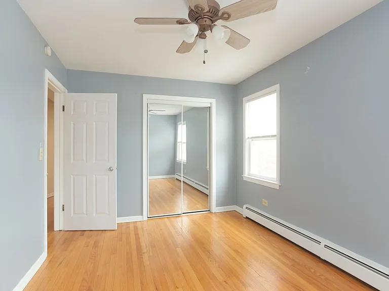 Elston — Photo 4