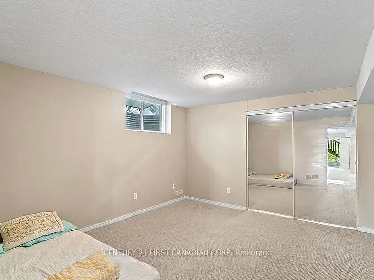 1841 Foxwood Ave #WALKOUT BASEMENT — Photo 5