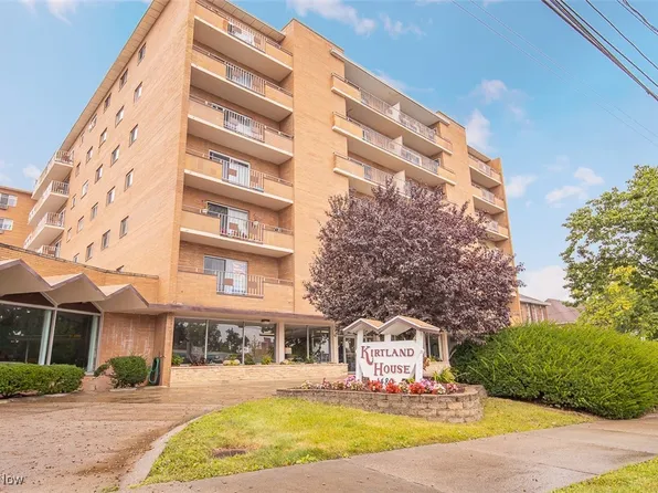 1480 Warren Rd APT 206, Lakewood, OH 44107