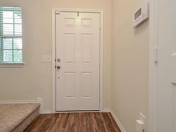 3rd image of 15823 Smithland Dr