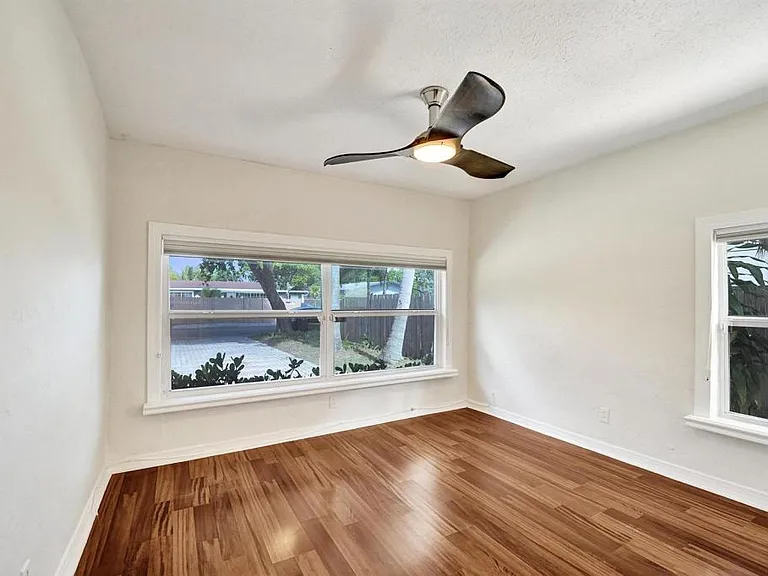 300 SW 19th Ave #0 — Photo 5