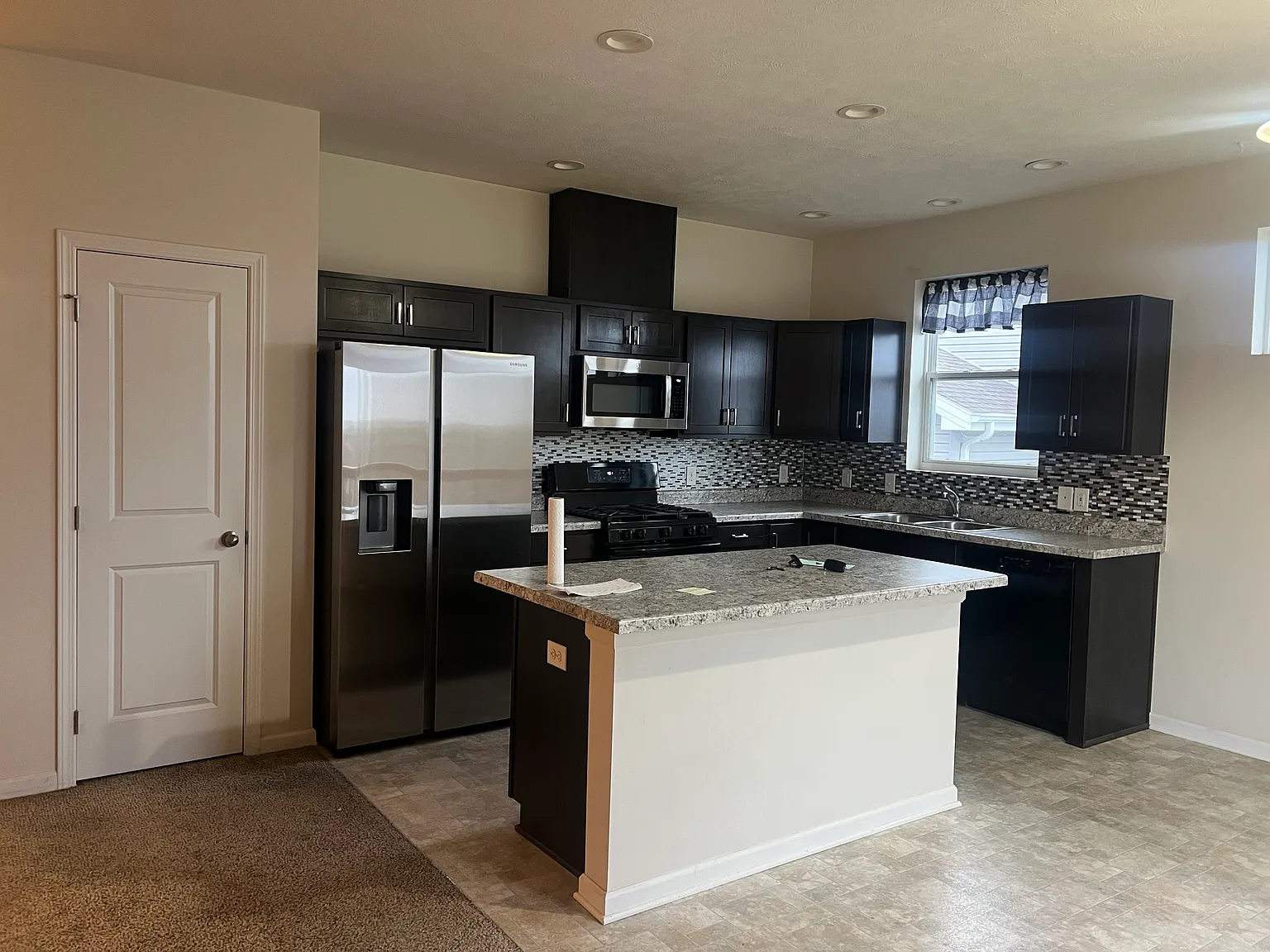 3 bed, 1497 sqft, $2,500 — Photo 3