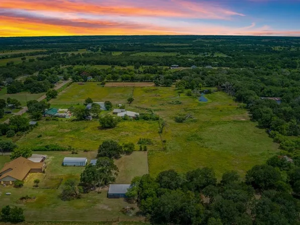 194 S 5th St, Axtell, TX 76624