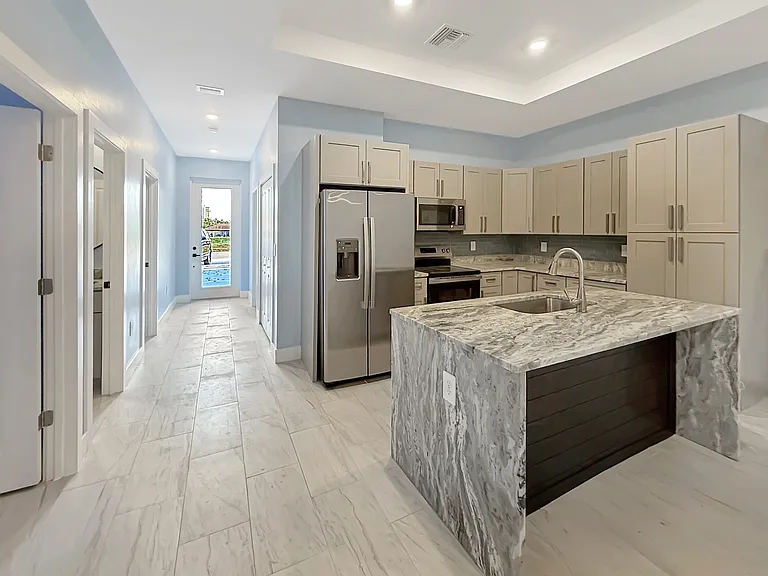 2742 Orange St — Photo 11