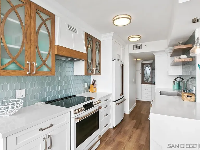 1710 Avenida Del Mundo #1007 — Photo 9