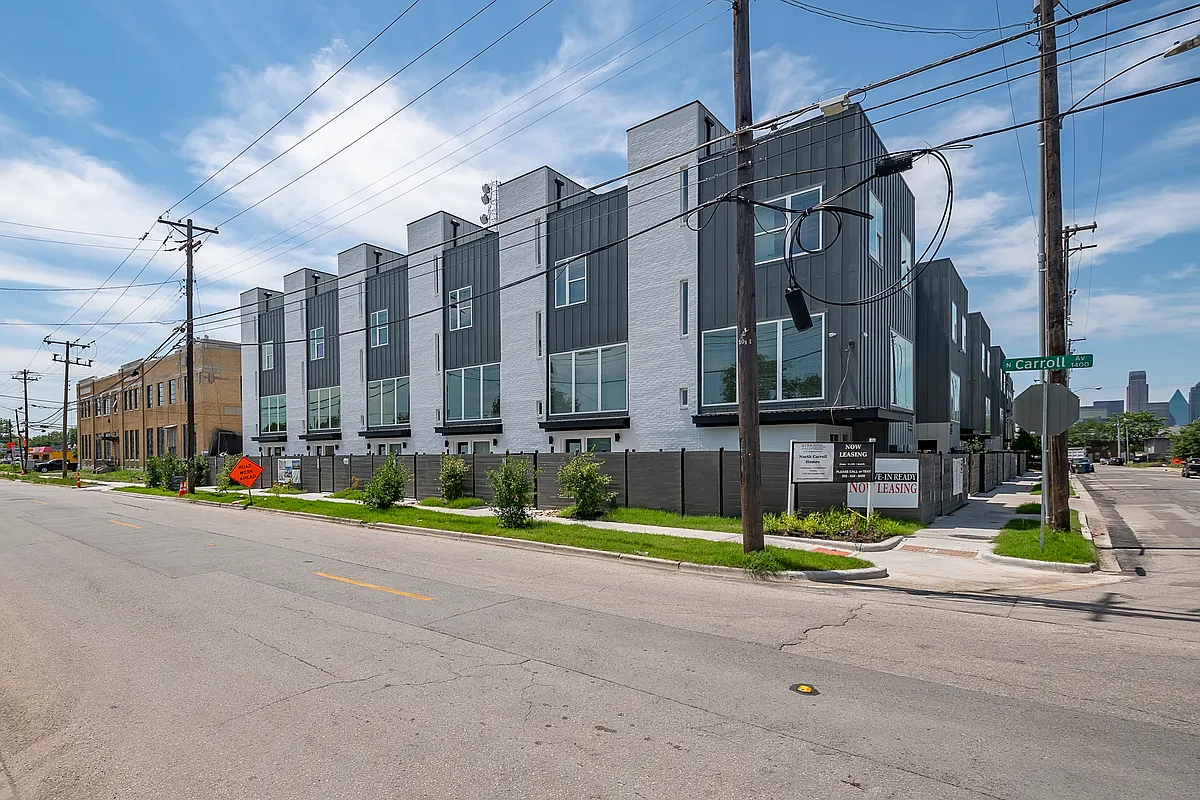 Building Photo - 1423 N Carroll Townhomes