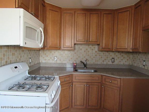 5th image of 3107 Windsor Ave