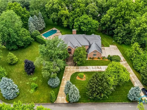 106 Sycamore Woods Ln, Tiffin, OH 44883