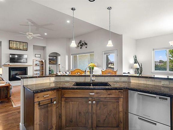 4th image of 3840 McMasters Place
