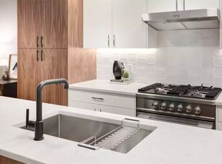 1702 17th Ave SW #213, Calgary, AB T2T0E7