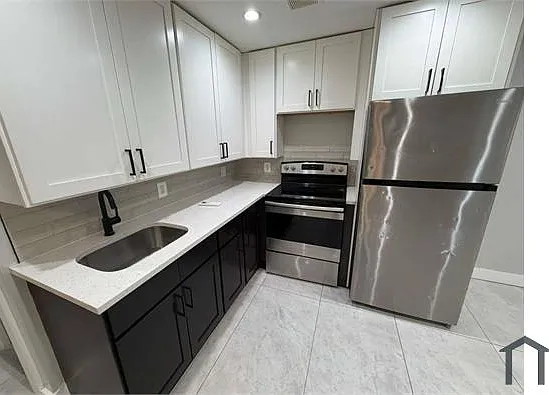 2 bed, 800 sqft, $3,058 — Photo 2